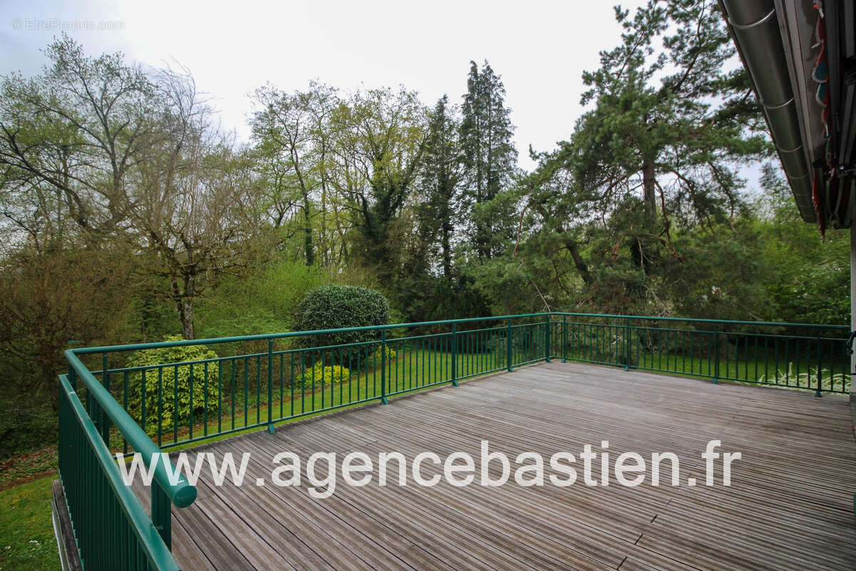 Maison à SAINT-GENIS-POUILLY