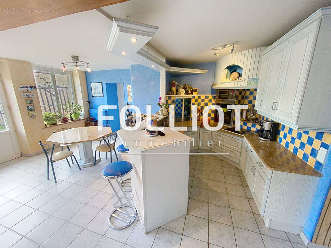 Maison à SAINT-HILAIRE-DU-HARCOUET