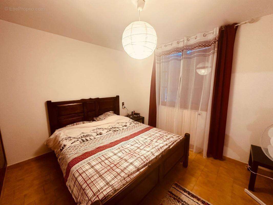 Maison à SAINT-GENEST-DE-BEAUZON