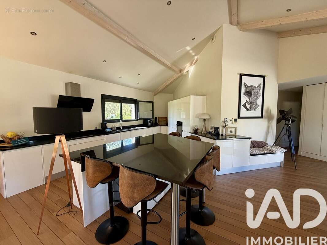 Maison 223 m² à Pechbonnieu  - photo 6
