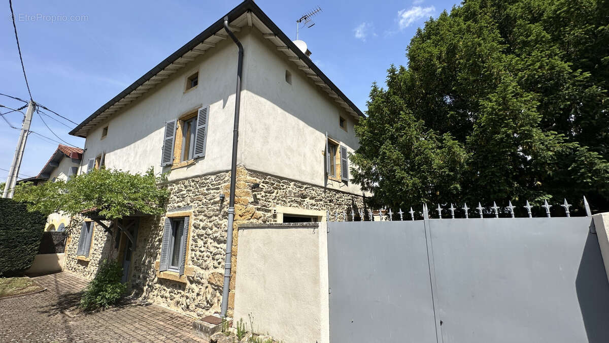 Maison à FLEURIEUX-SUR-L'ARBRESLE