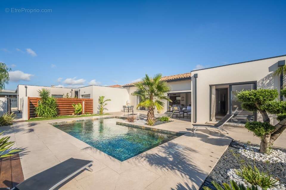 Terrain à LE TRIADOU