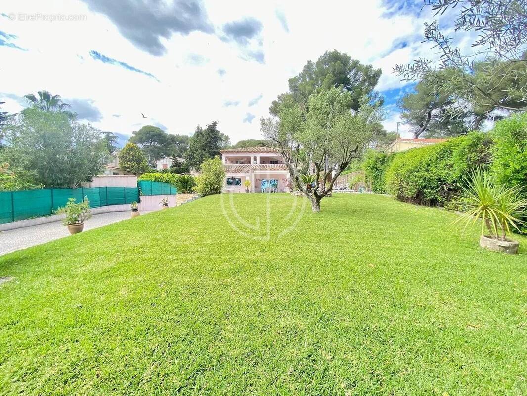 Belle villa provencale - commerces à pieds - photo 8