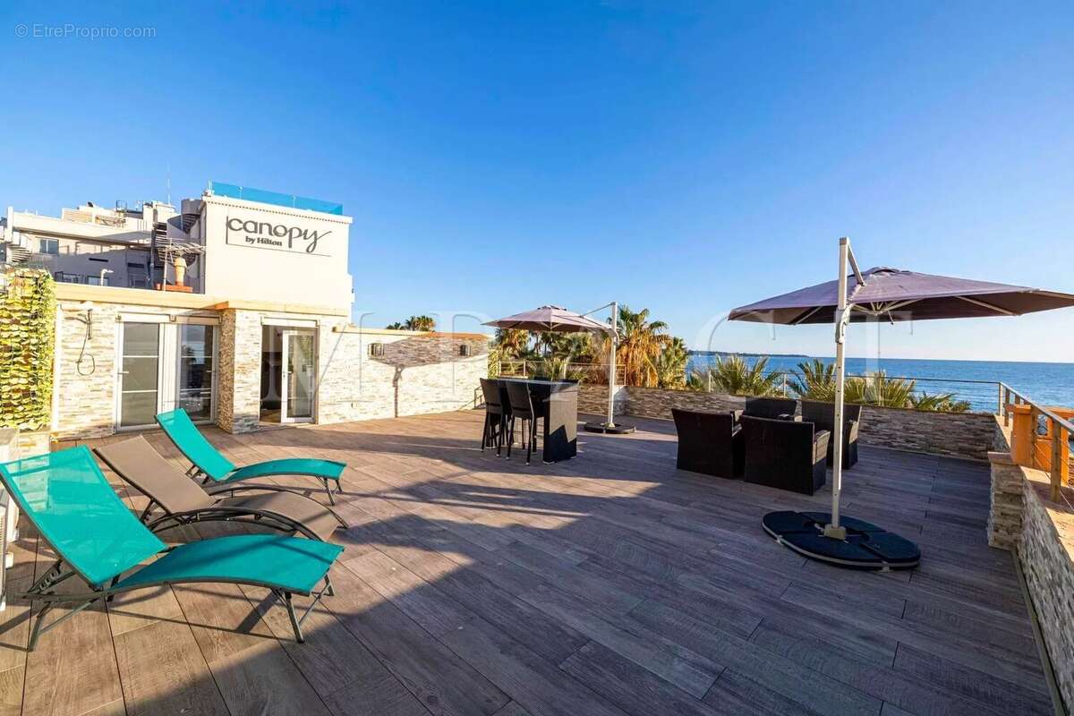 Cannes - Penthouse front de mer à vendre - photo 2
