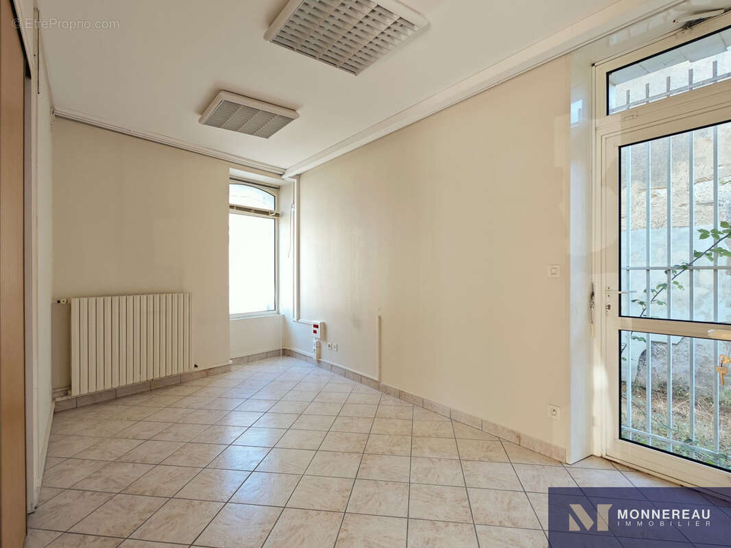 Immeuble centre segonzac - photo 3