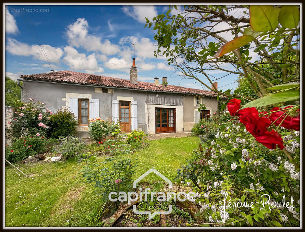 Maison en pierre à vendre 5 pièces 3 chambres Dépendances Terrain 1,5 ha Champigny-En-Rochereau (86) - photo 4