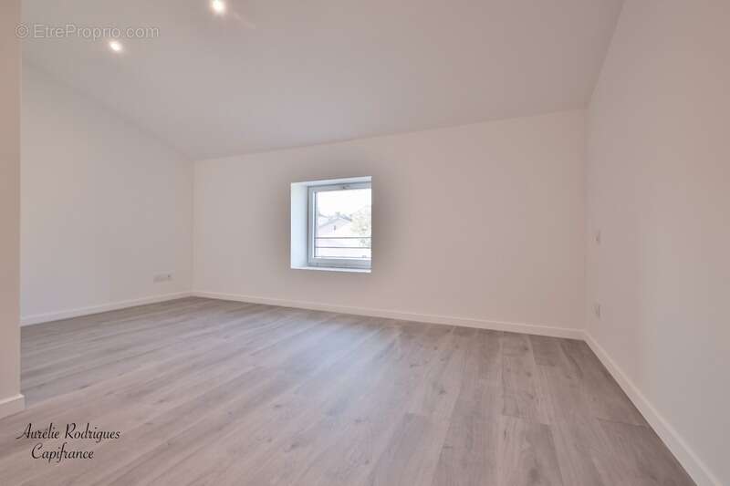 Maison à PONT-DE-VAUX