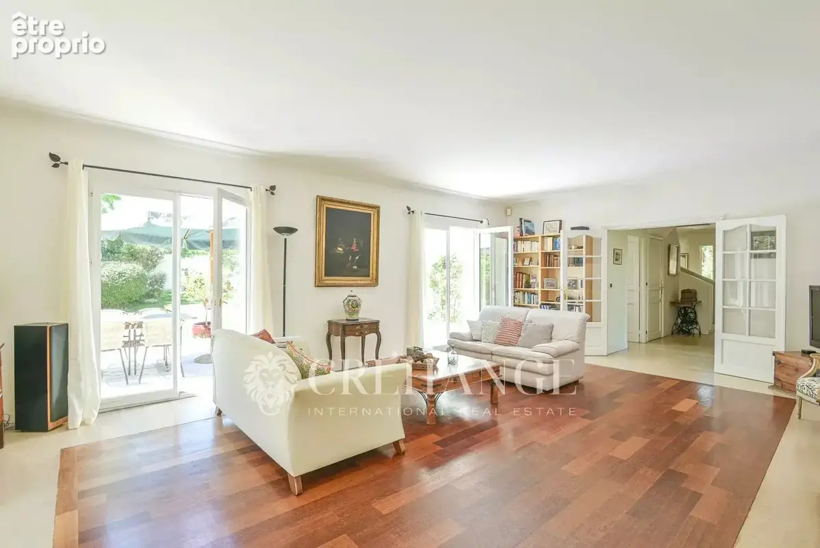 LE VESINET - LAC INFERIEUR - Maison familiale 262 m² - Jardin 1250m² - Piscine - photo 6