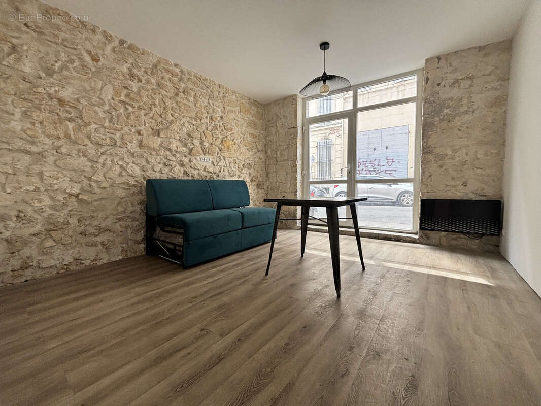 Appartement à MARSEILLE-5E