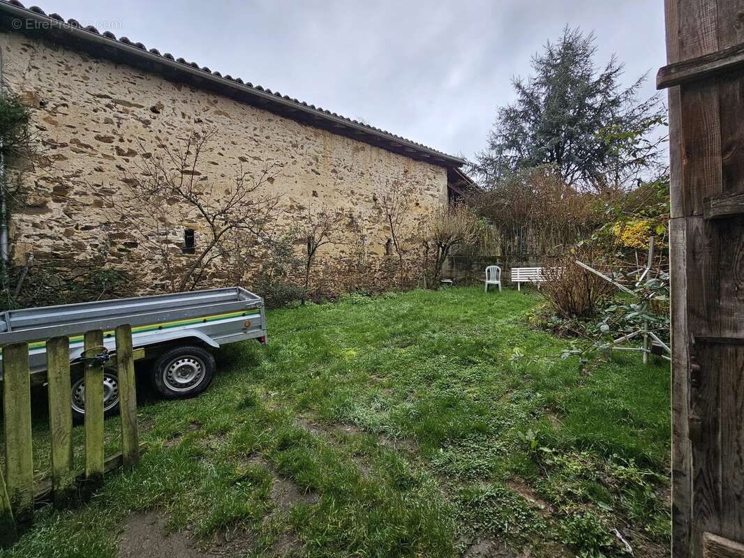 Charmante maison en pierre avec grange et fort potentiel dans un hameau paisible - photo 11