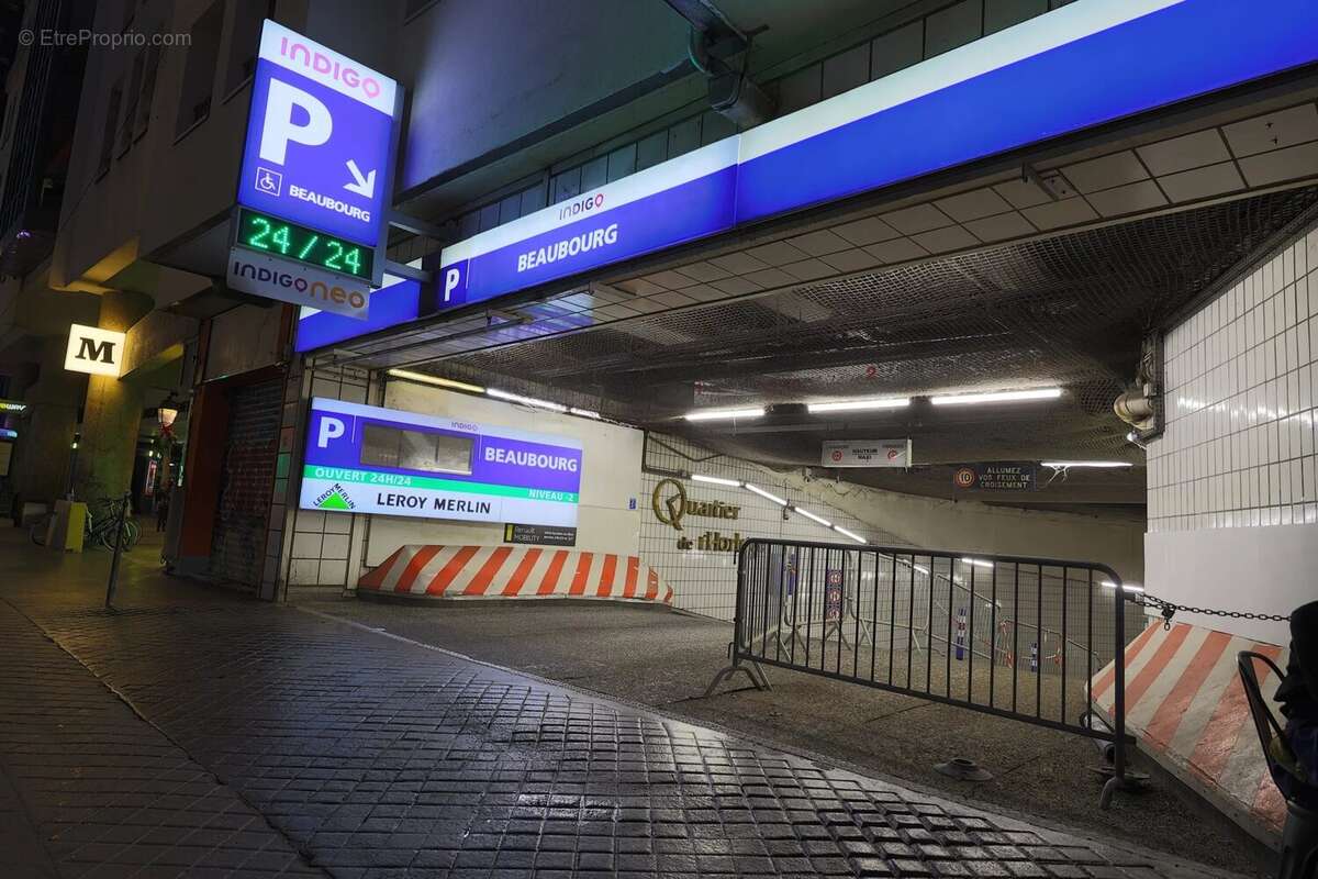 Parking à PARIS-3E