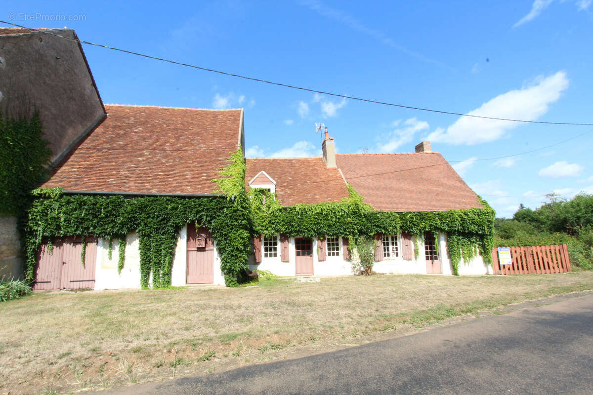 Maison à VIELMANAY