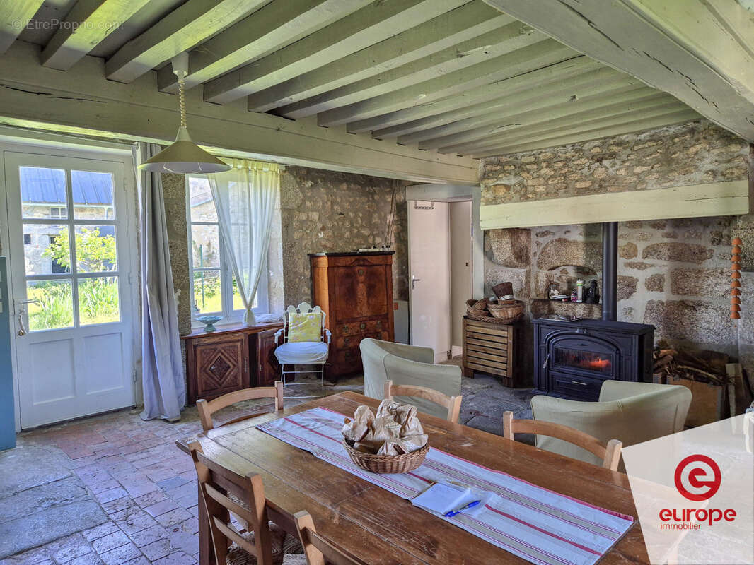 Maison à SAINT-MARTIN-DU-PUY