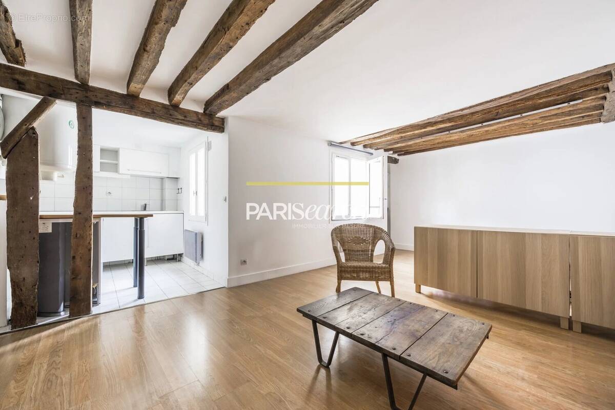 Appartement à PARIS-3E