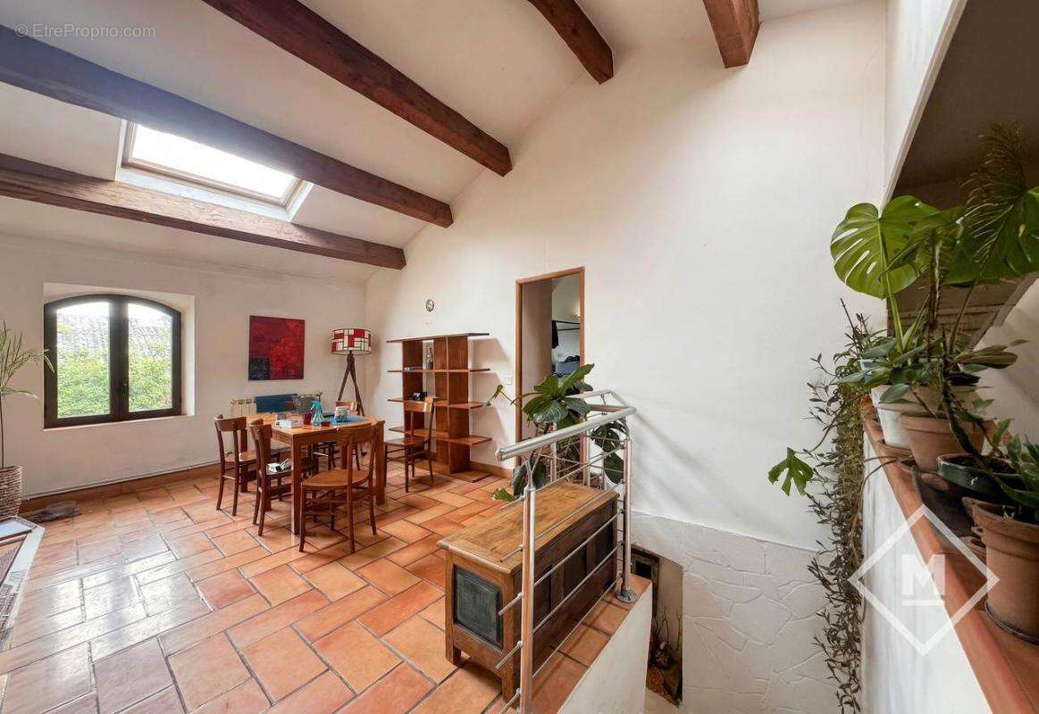 Découvrez cette jolie maison individuelle située à proximité des commodités entre les Chartreux et Montolivet - photo 21