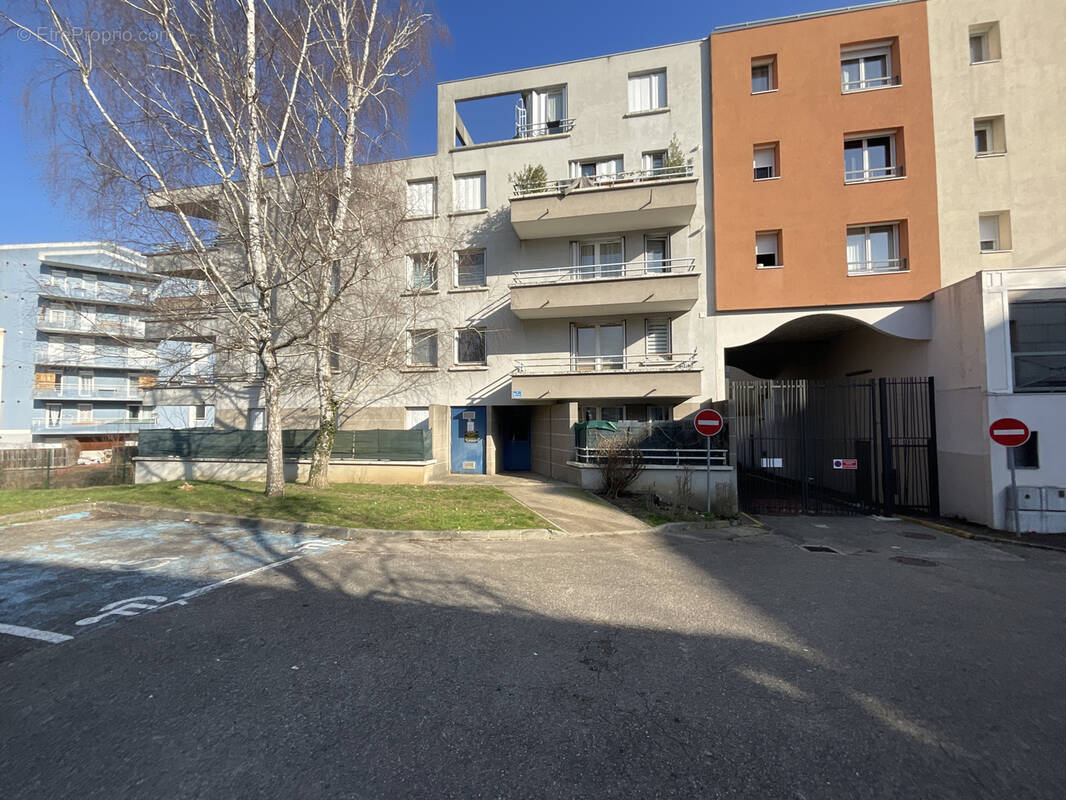 Appartement à L'ISLE-D'ABEAU