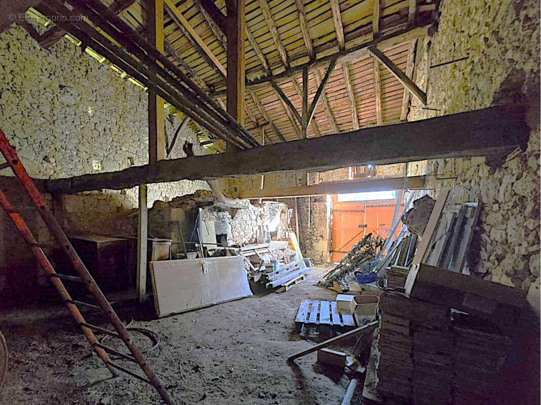 Rare - Délicieuse propriété 1,9 hectare maison rénovée et nombreuses dépendances - photo 35
