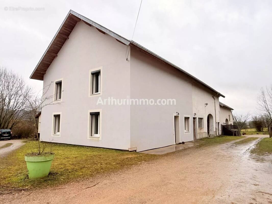 Maison à MONTIGNY-SUR-L'AIN