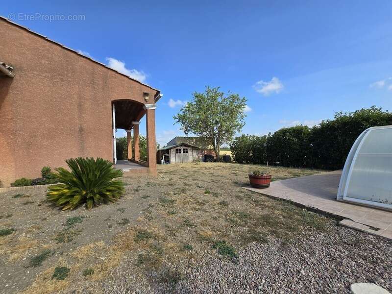 Villa familiale de plain-pied – 181 m² – 5 chambres – piscine – véranda – terrain de 916 m² - photo 11
