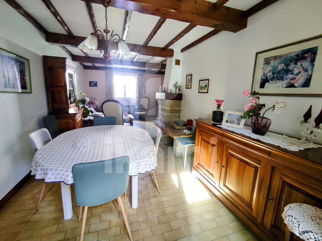 Maison à GENISSIEUX