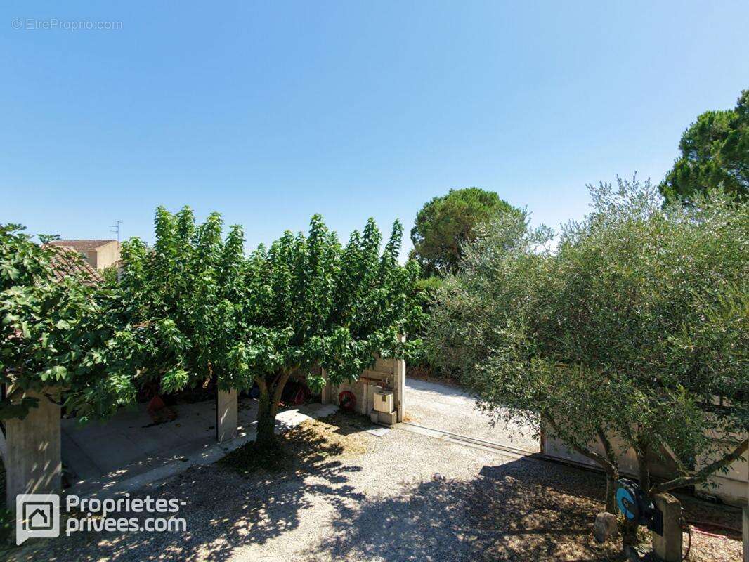 Ensemble immobilier : Maison de rapport et Terrain constructible avec division parcellaire réalisée - LE PONTET - photo 4