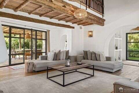 Maison 400 m² à Mougins  - photo 3