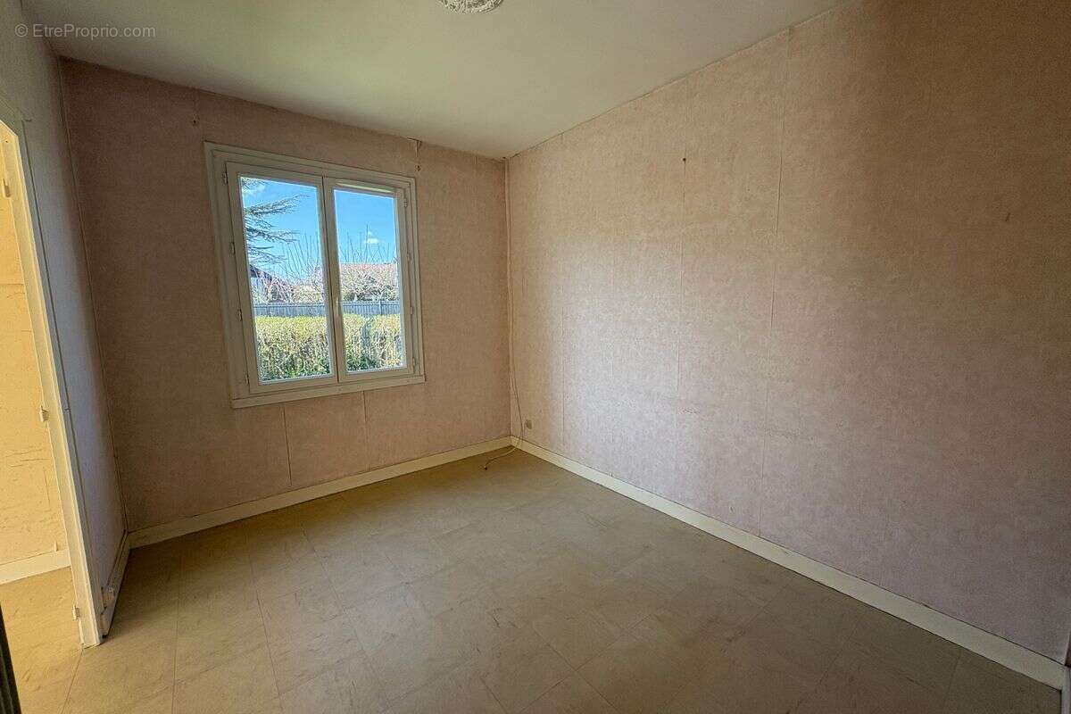 Maison à AMBILLOU