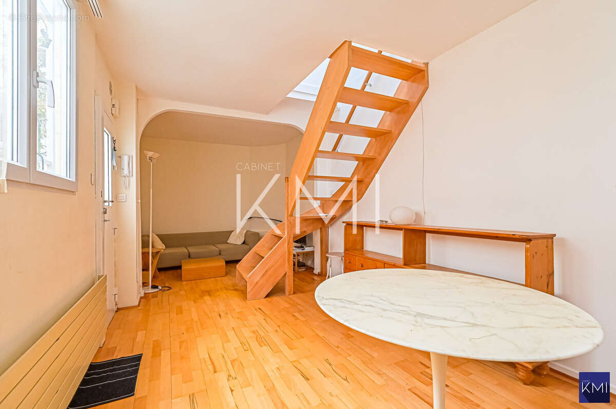 Appartement à PARIS-18E