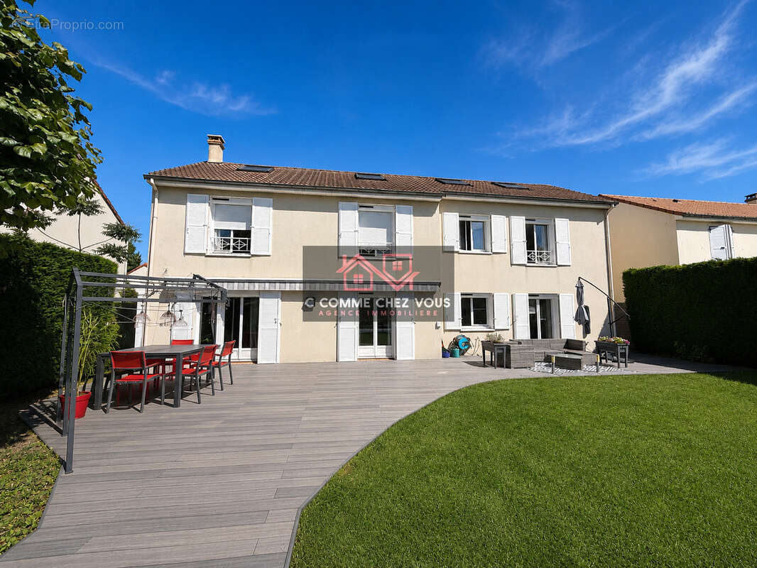 Maison à OZOIR-LA-FERRIERE