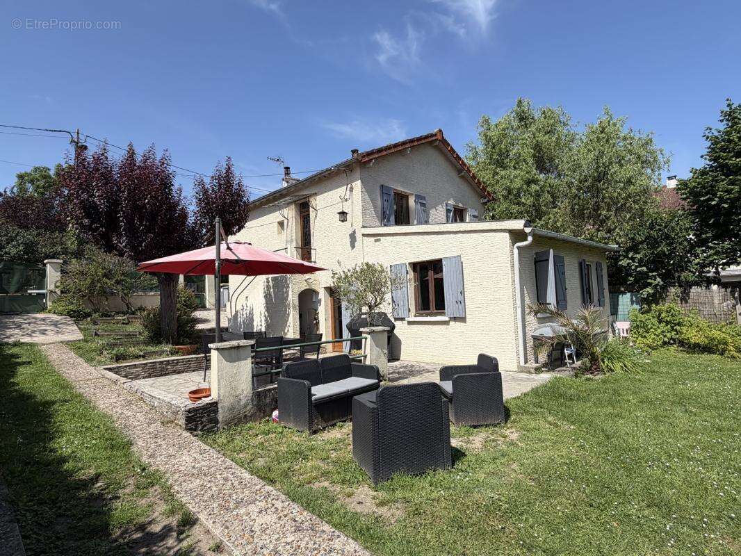 Maison à MAREIL-MARLY