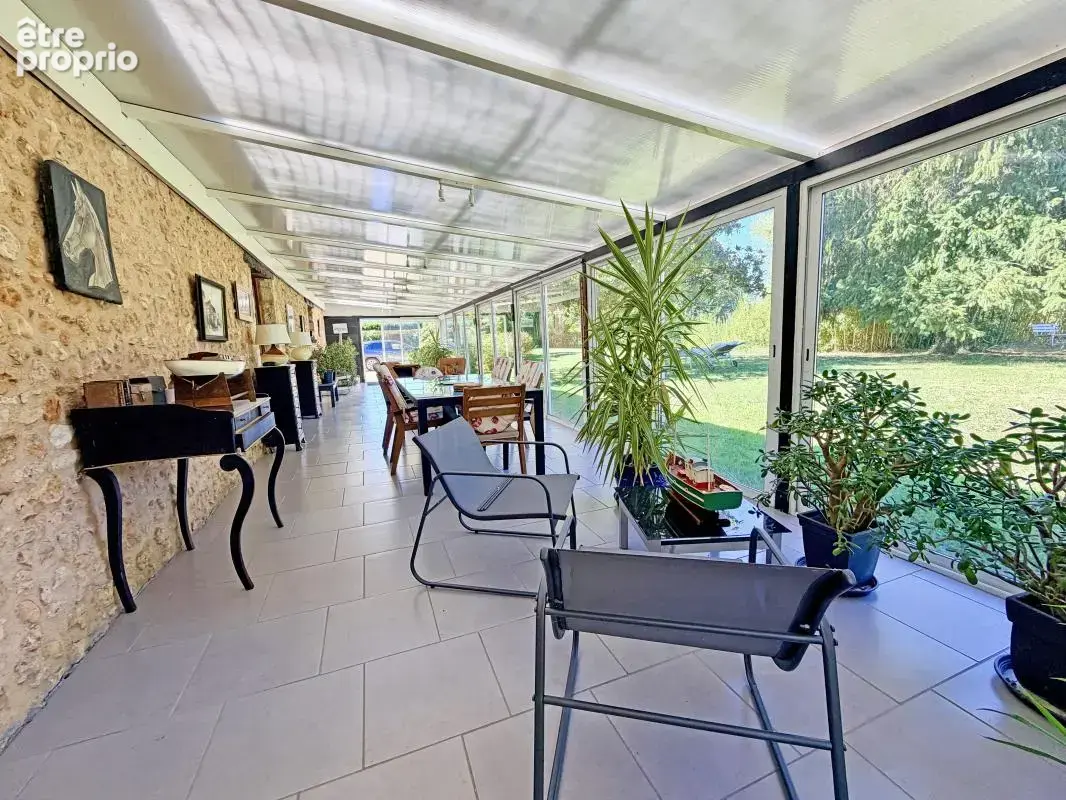 Trois maisons en pierre, piscine et étang - photo 11