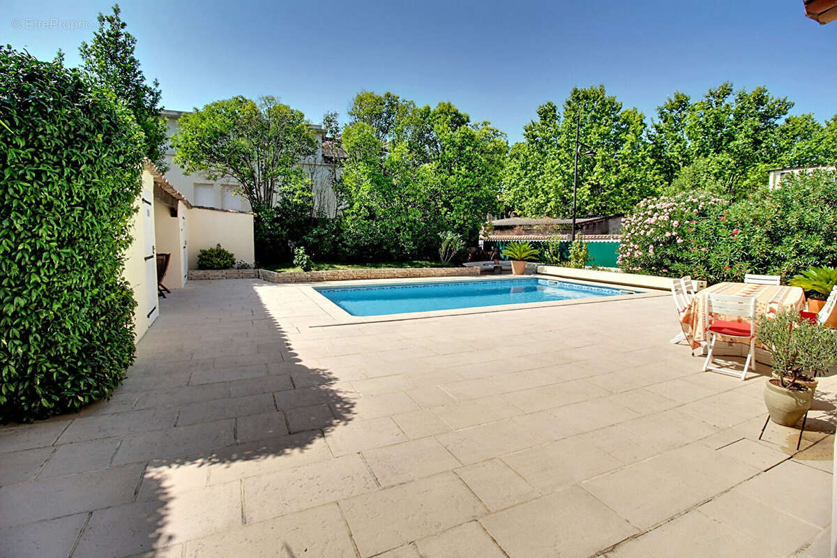 A VENDRE en EXCLUSIVITE à DRAGUIGNAN ! Propriété de caractère avec piscine, en plein coeur de ville - Possibilité 2 logements ou - photo 12