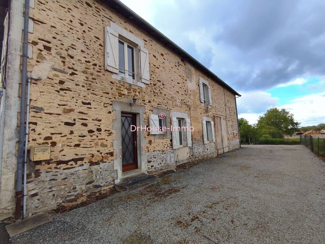 Appartement à BUSSIERE-POITEVINE