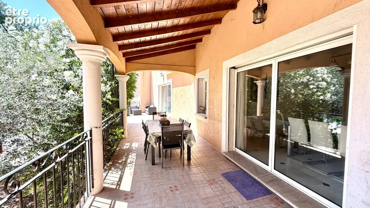 Villa traditionnelle avec piscine sur 2300 m² de jardin clos et arboré. - photo 14