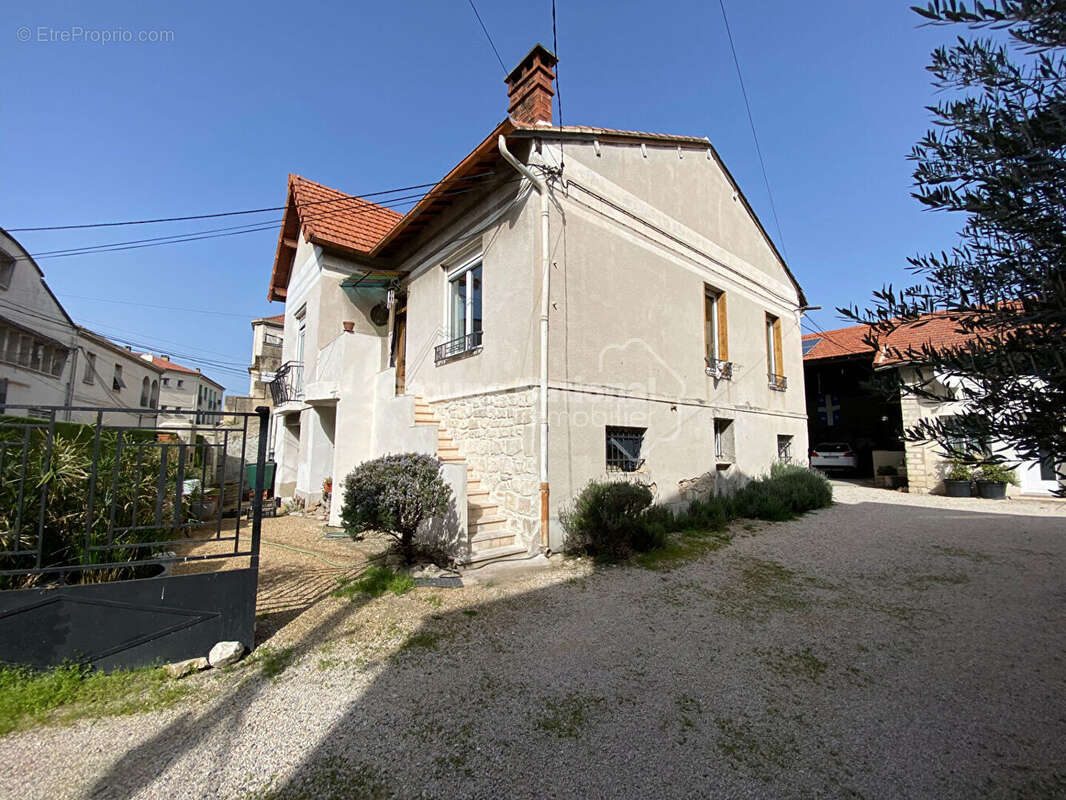 Maison à CHATEAURENARD