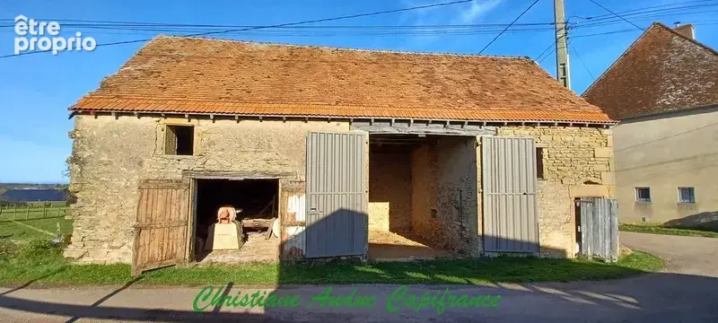 Entre Charolles, La Clayette et Paray le Monial, ancien corps de ferme en pierres, à rénover, sur parcelle de terrain de 900 m²  - photo 4