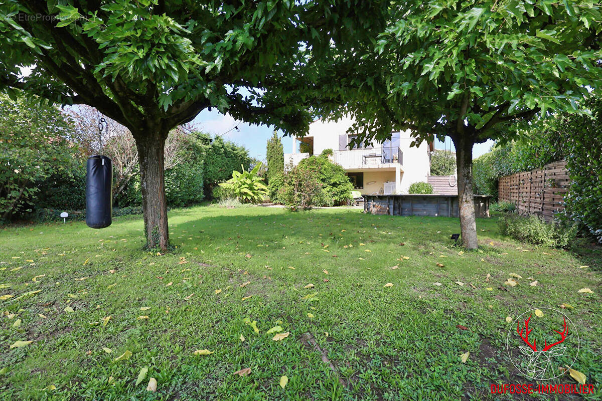 Maison à LA TOUR-DE-SALVAGNY