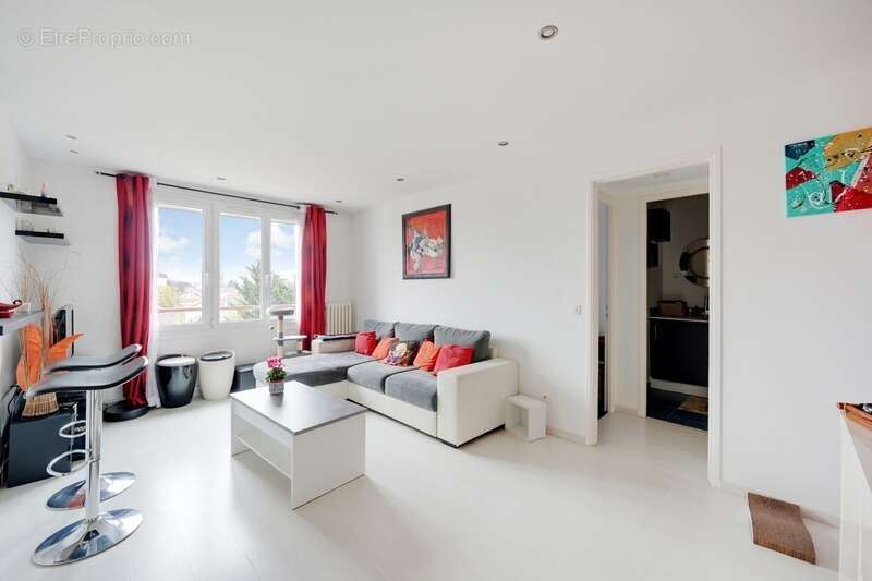 Appartement à LES PAVILLONS-SOUS-BOIS