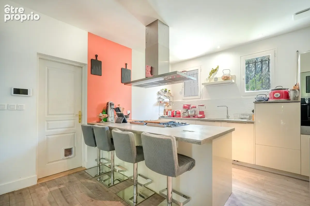 FUVEAU - Magnifique maison de famille de 197m² avec dépendance possible - DPE A - Parcelle de 2000m² arboré avec piscine à débor - photo 4