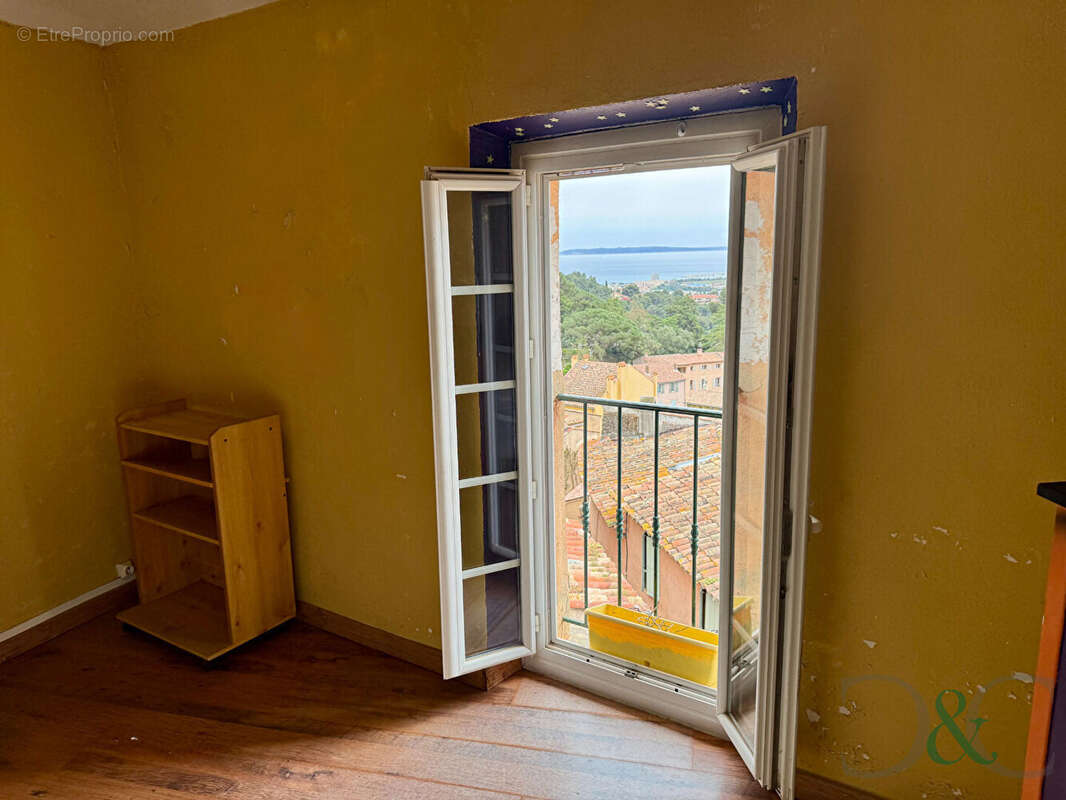 Appartement à BORMES-LES-MIMOSAS