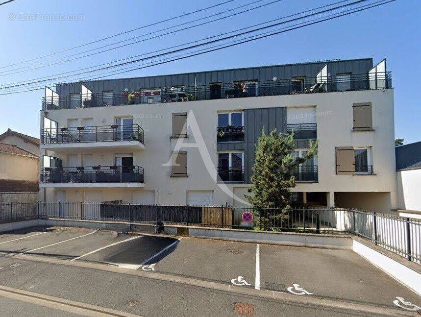 Appartement à COMBS-LA-VILLE