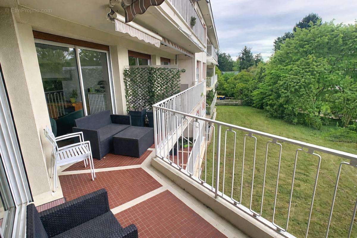 Appartement à AVRILLE