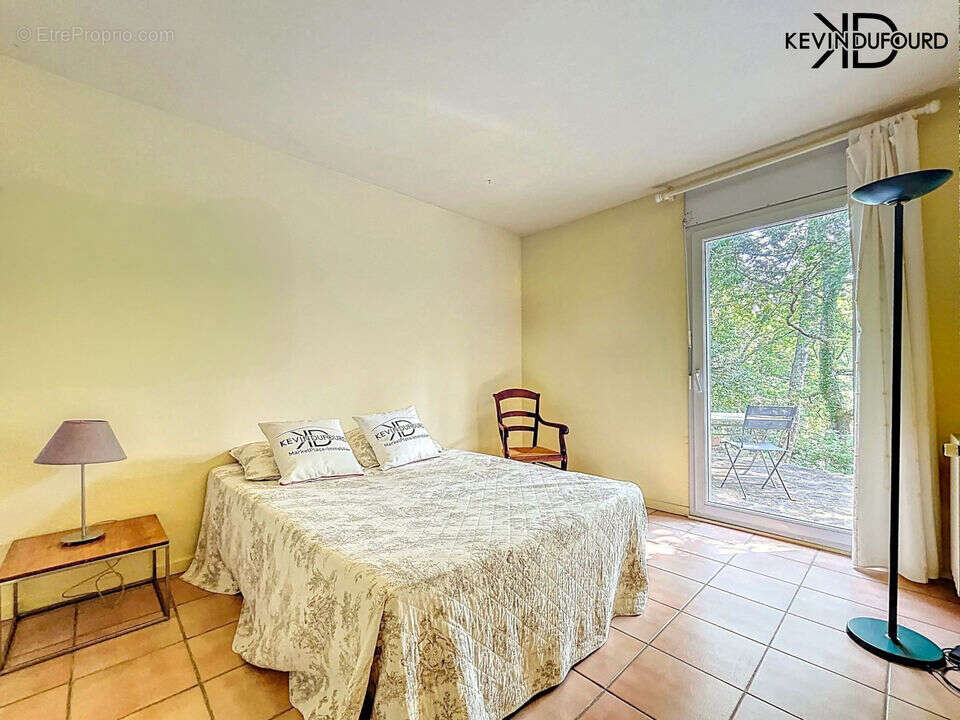 Maison à SAINT-ETIENNE-DE-FONTBELLON