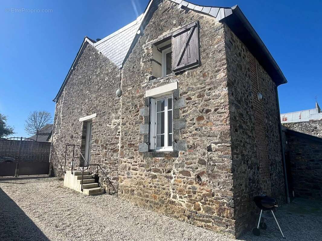 Maison à LA CHAPELLE-ERBREE