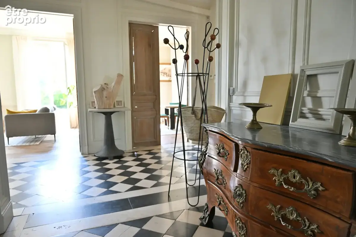 Exclusivité  Expertimo  Maison de caractére offrant élégance, histoire,  prestations raffinées et discrétion a - photo 4