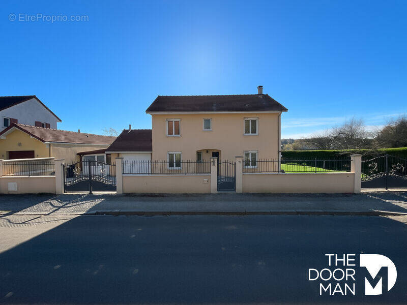 Maison à NEUILLY-L&#039;EVEQUE