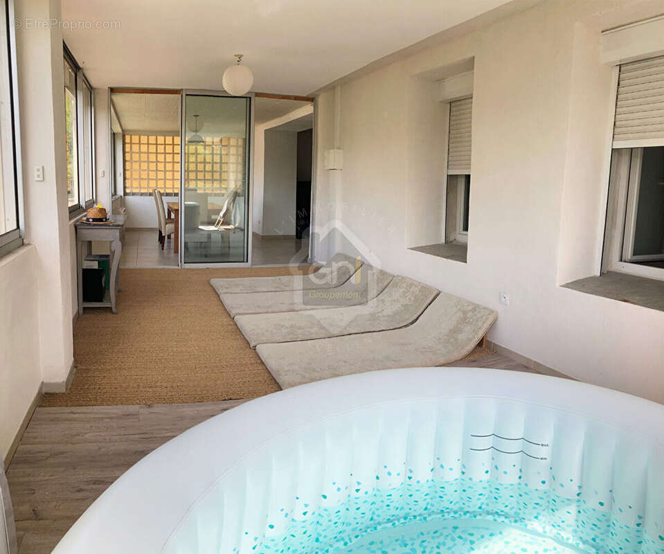 Appartement à PERNES-LES-FONTAINES