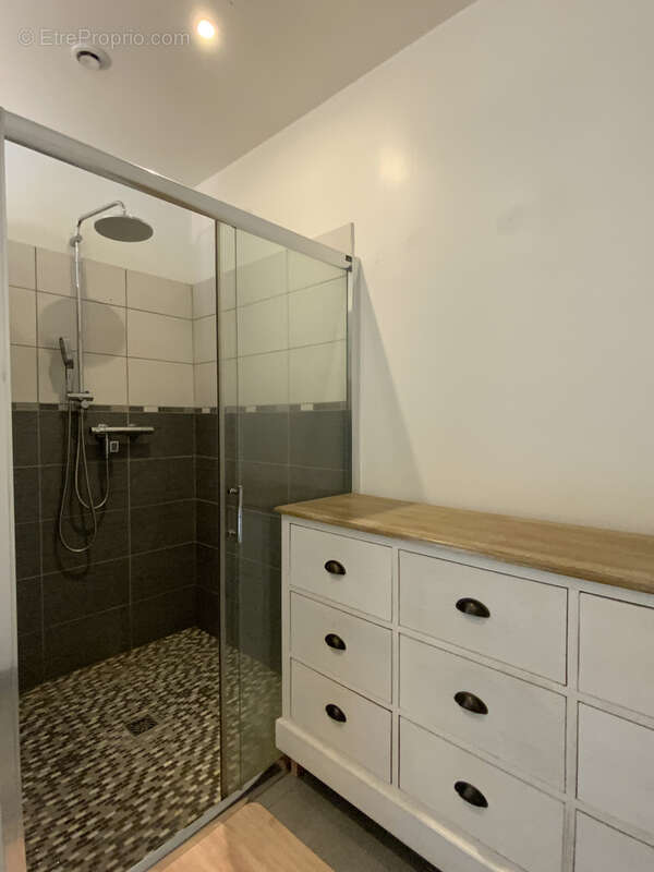 Maison de plain pied de 148 m2 avec piscine et T2 indépendant sur terrain de 1000 m2. - photo 19