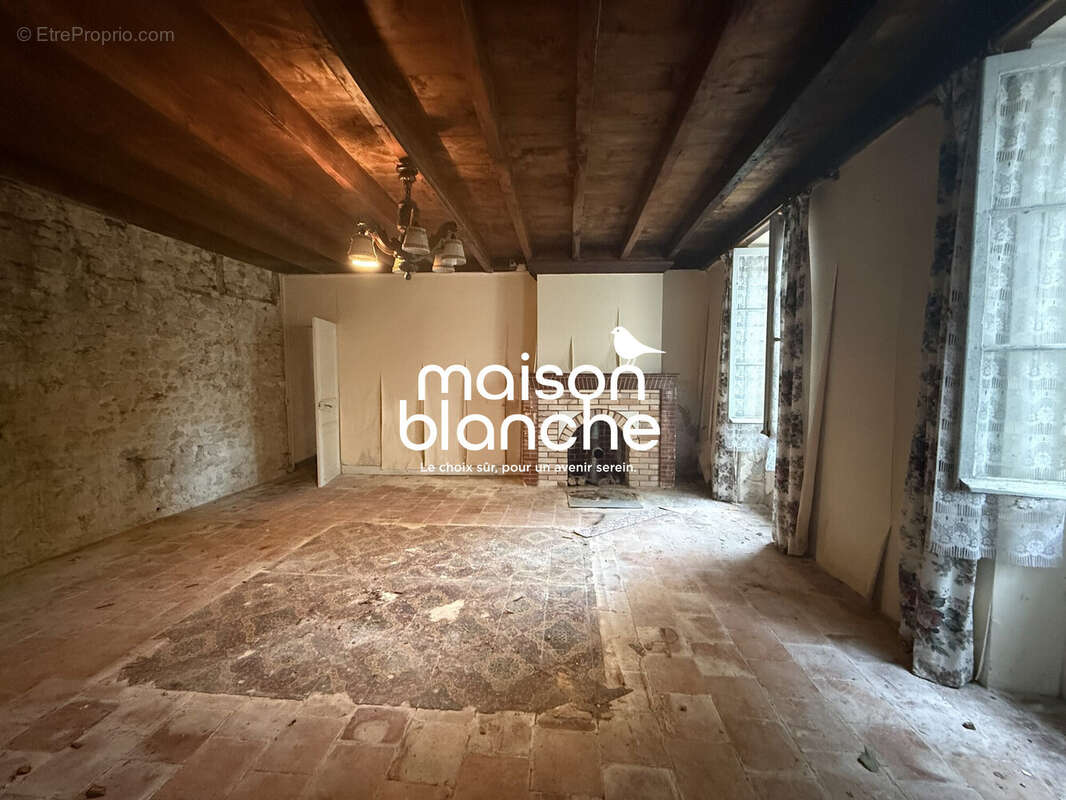 Maison à SAINT-PHILIPPE-D'AIGUILLE