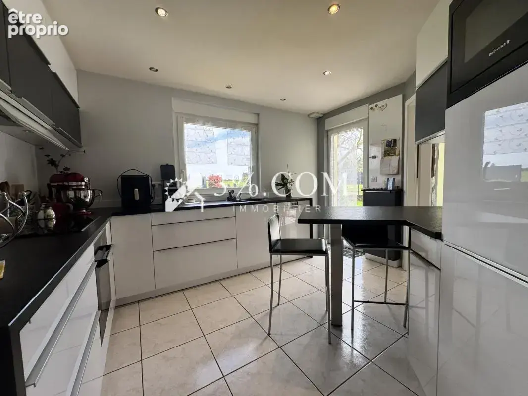 3%COM Très belle Maison 5 chambres avec piscine sur 8,50 are - photo 8